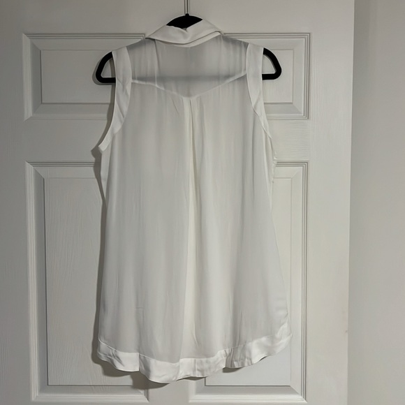 Monoreno Sleeveless Tunic Button Down - Picture 6 of 9
